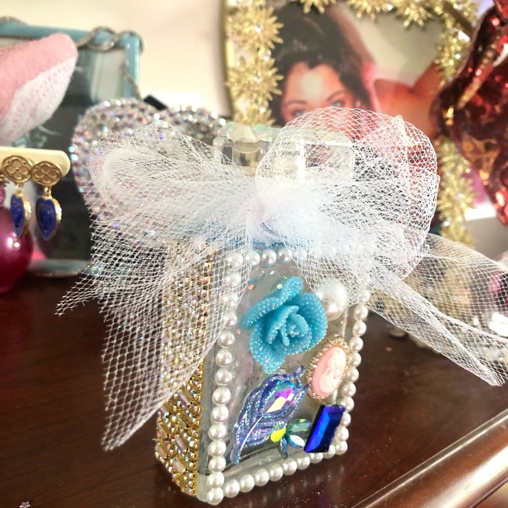Decorative Perfume Bottle with Blue Rose and Pearls